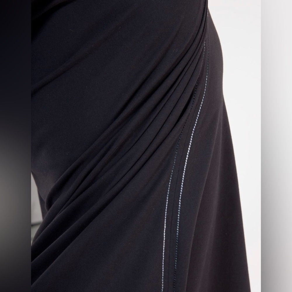 *Sold* Lululemon Rehearsal Long Sleeve - Picture 4 of 6